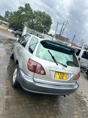 Toyota Harrier 2000 Silver