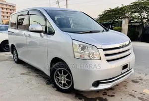 Toyota Noah 2009 Silver