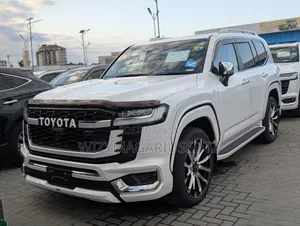 Toyota Land Cruiser 2023 Off white