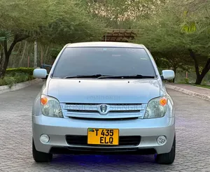 Toyota IST 2003 Silver