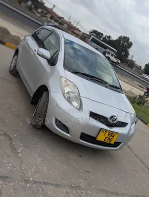 Toyota Vitz 2006 Silver