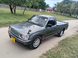 Toyota Hilux 1999 Gray