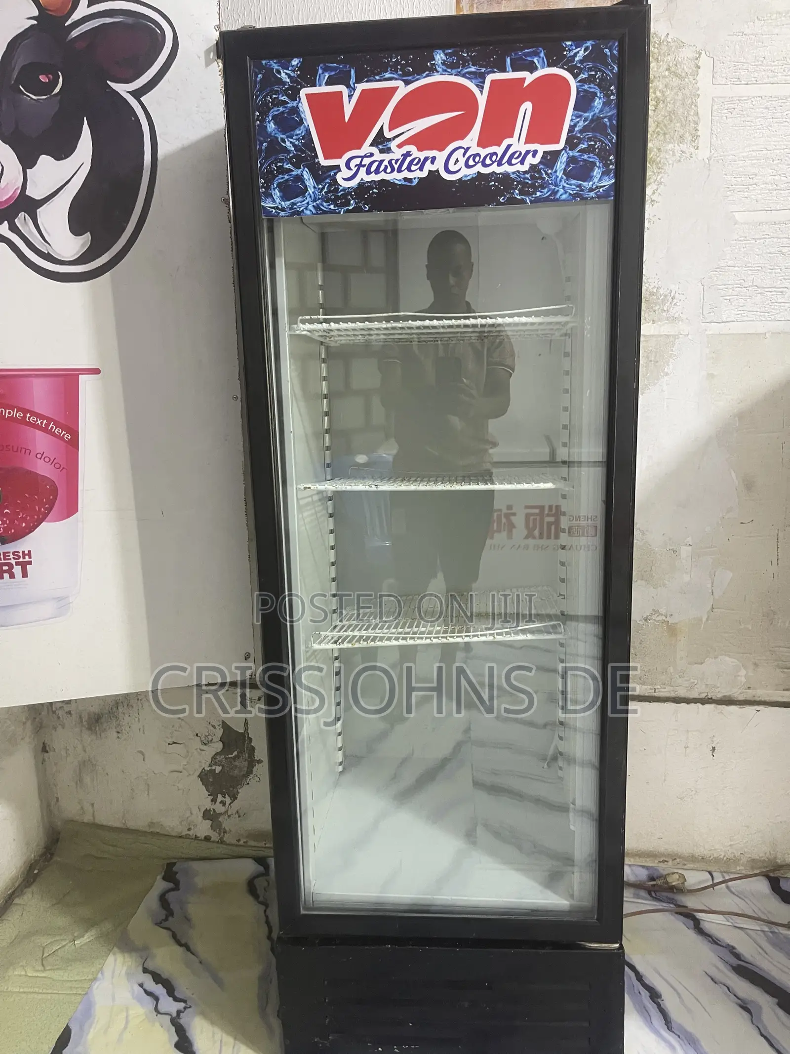 Showcase Fridge