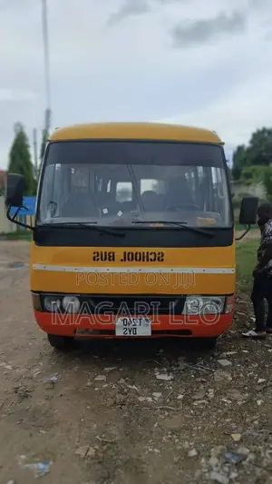 Mitsubishi Fuso Rosa 2006 Yellow