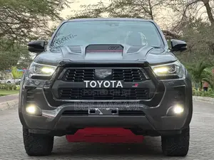 Toyota Hilux 2023 Gray