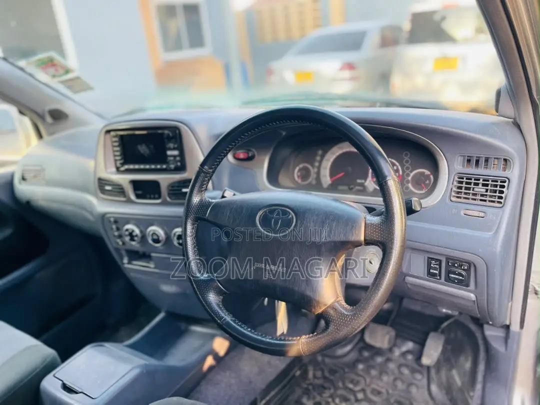 Toyota Noah 2001 Silver