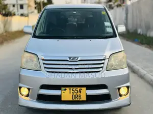 Toyota Noah 2.0 AWD (8 Seater) 2005 Silver