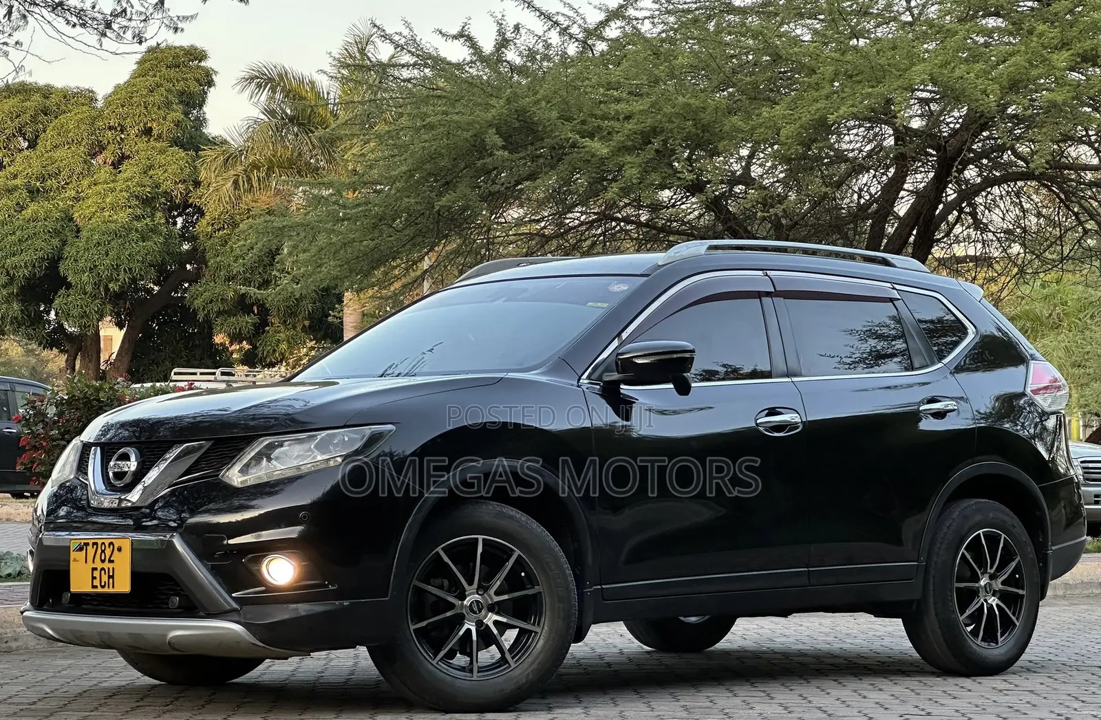 Nissan X-Trail 2.0 Petrol AWD 2013 Black