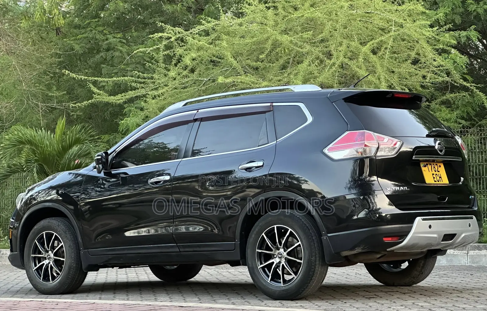 Nissan X-Trail 2.0 Petrol AWD 2013 Black