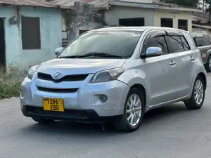 Toyota IST 2010 Silver