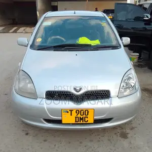 Toyota Vitz 2002 Silver