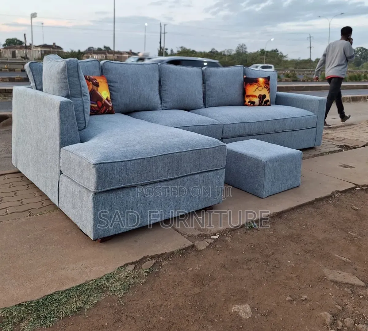Tunatengeneza Furniture Mbalimbali Za Majumbani.