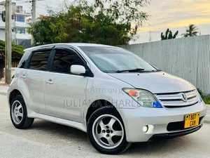 Toyota IST 2004 Silver