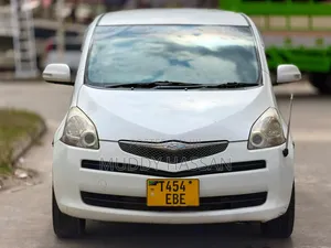 Toyota Ractis 2005 White