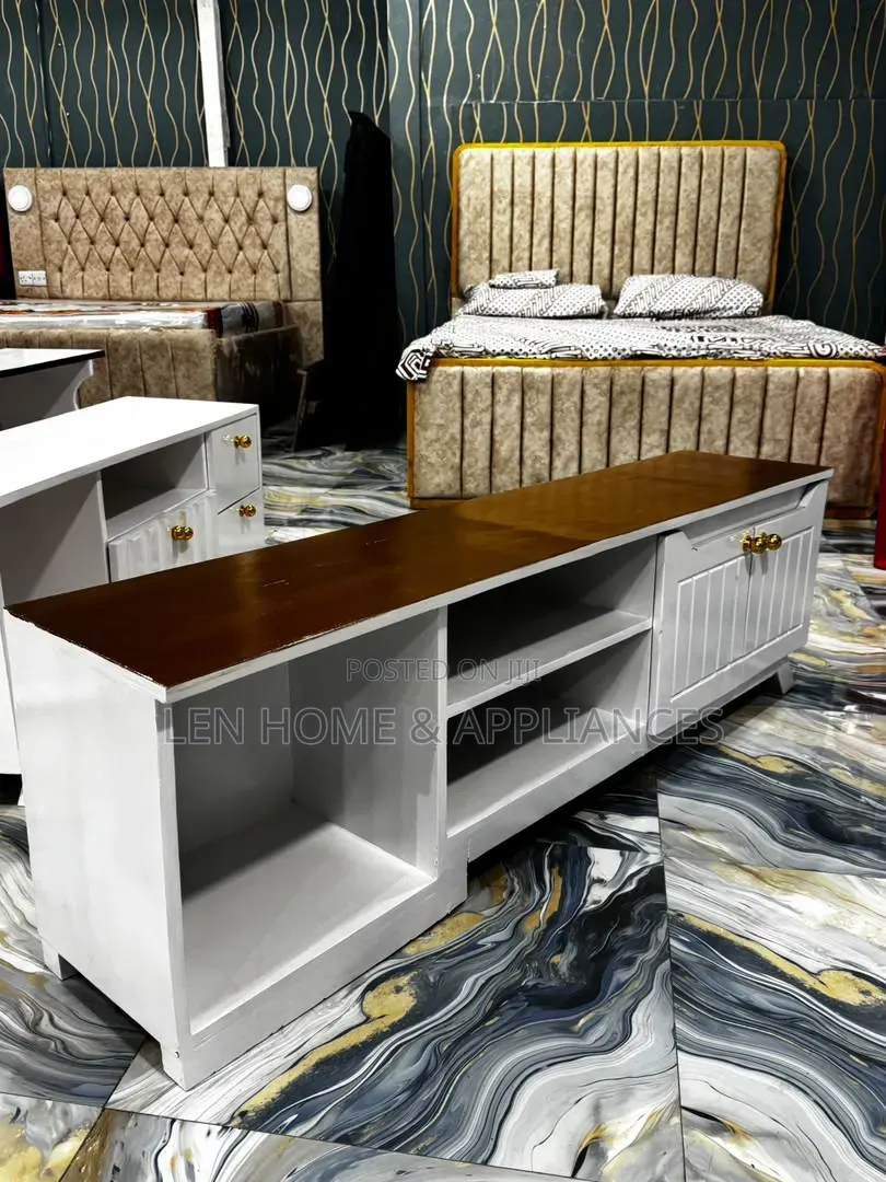 Showcase Nzuri Zaid Color White and Chocolate