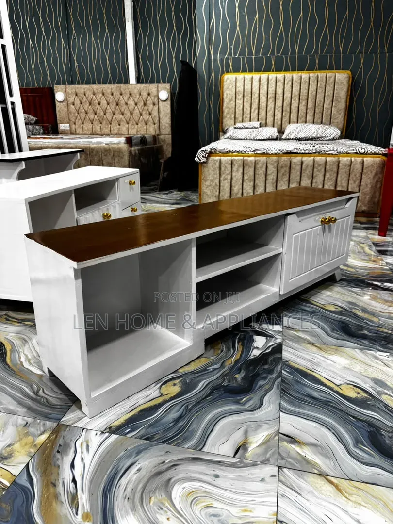 Showcase Nzuri Zaid Color White and Chocolate
