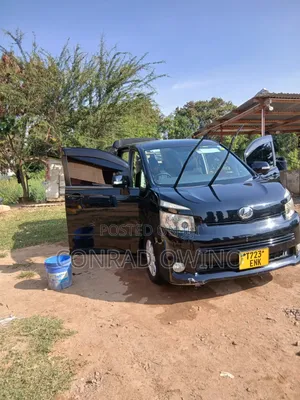 Toyota Voxy 2008