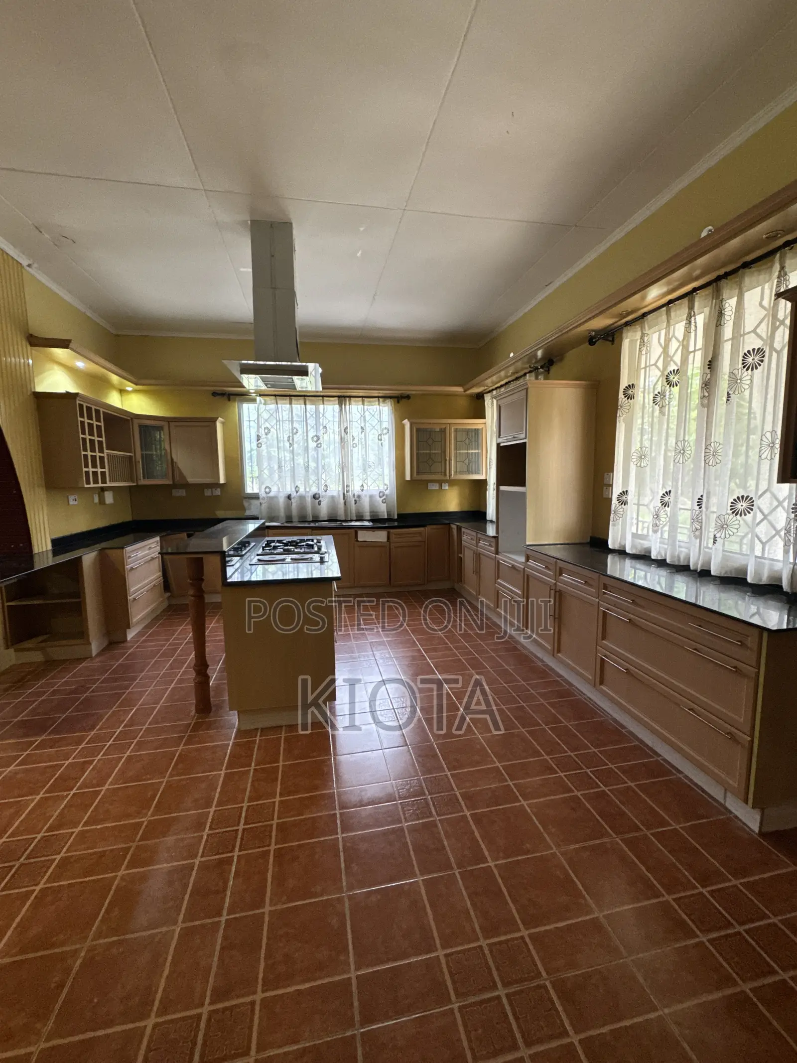 4bdrm House in Goba for sale