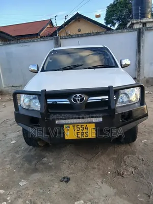 Toyota Hilux 2011 White
