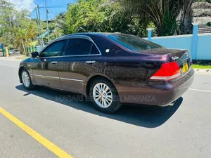 Toyota Crown Royale 2005 Gray