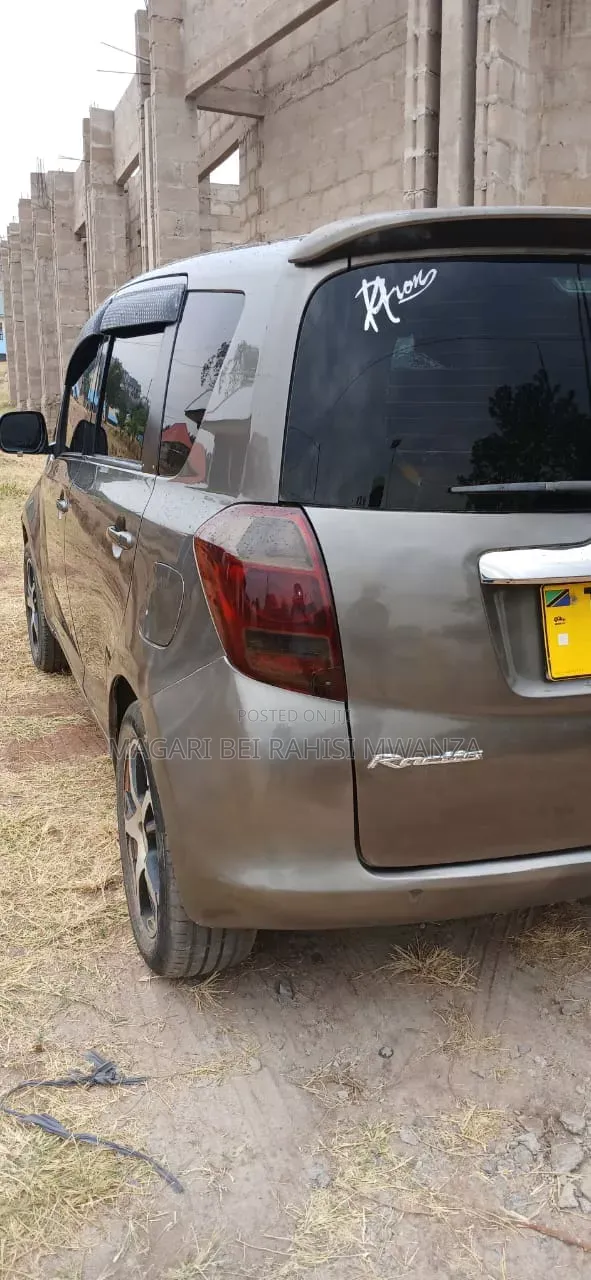 Toyota Ractis 2006 Gray