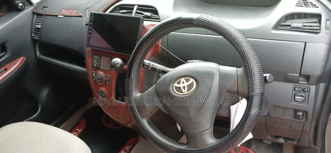 Toyota Ractis 2006 Gray