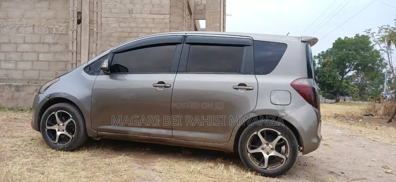 Toyota Ractis 2006 Gray
