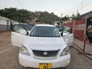 Toyota Harrier 2005 Off white