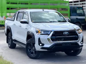 Toyota Hilux 2024 White