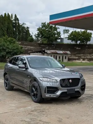 Jaguar F-Pace 2018 Gray