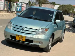 Toyota IST 2004 Silver