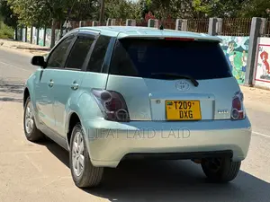 Toyota IST 2004 Silver