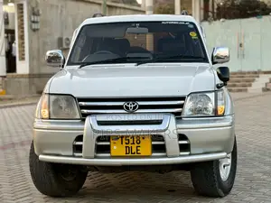 Toyota Land Cruiser Prado 2.7 16V 3dr 2000 White
