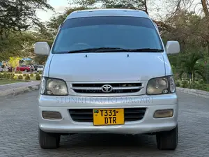 Toyota Noah 2003 White