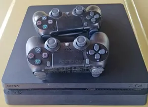 Play Station 4 Slim