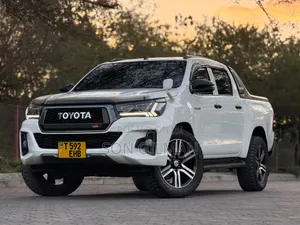 Toyota Hilux 2019 White