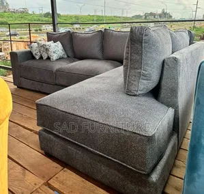 Tunatengeneza Furniture Mbalimbali Za Majumbani.