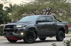 Toyota Hilux 2023 Gray