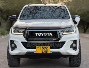 Toyota Hilux SR 4x4 2019 White