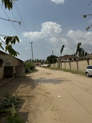 Ununio Upper Land