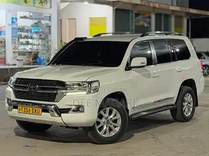 Toyota Land Cruiser 2018 White