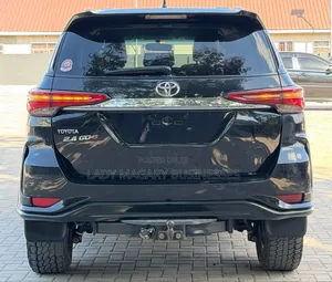 Toyota Fortuner 2.4 D AWD 2018 Black