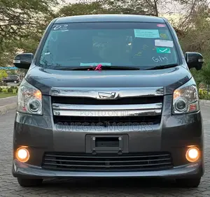 Toyota Noah 2.0 158hp FWD (8 Seater) 2008 Gray