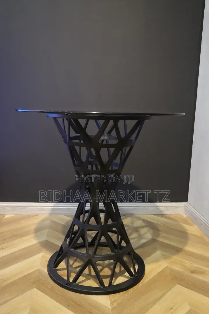 Rund Side Table / Accent Table