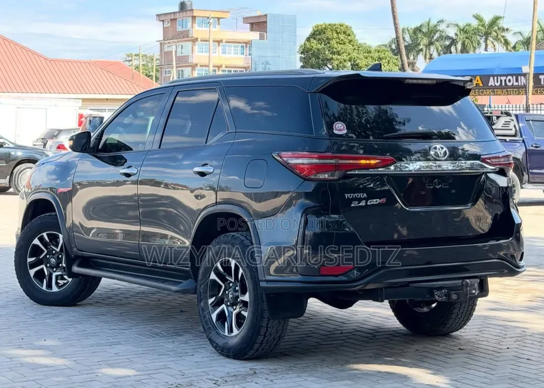 Toyota Fortuner 2018 Burgundy