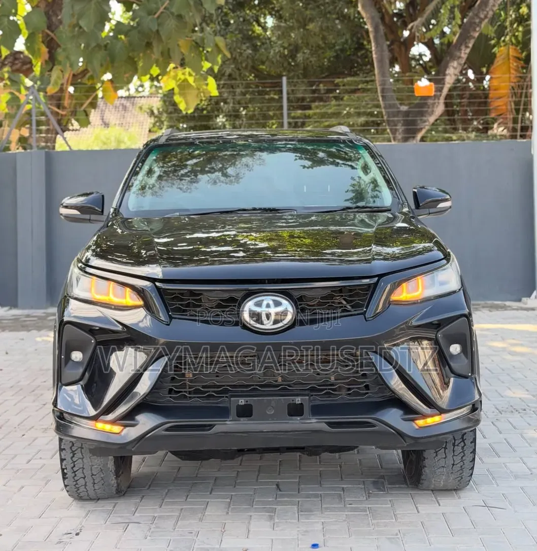 Toyota Fortuner 2018 Burgundy