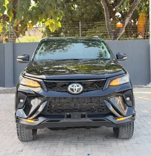 Toyota Fortuner 2018 Burgundy