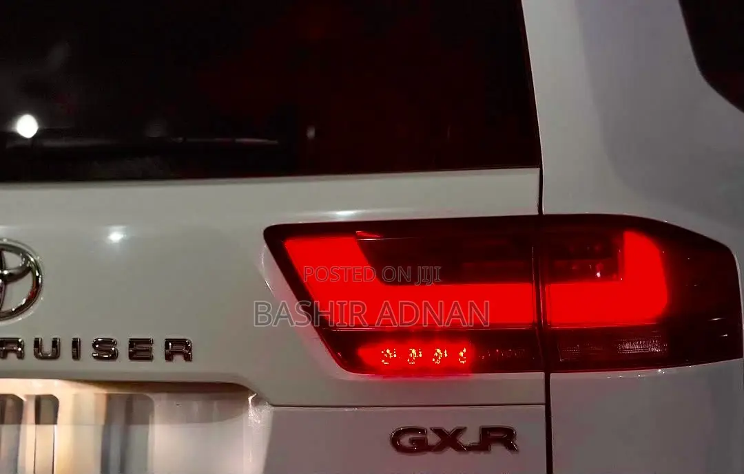 Toyota Land Cruiser LC300 2024 White