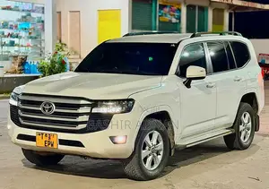 Toyota Land Cruiser LC300 2024 White