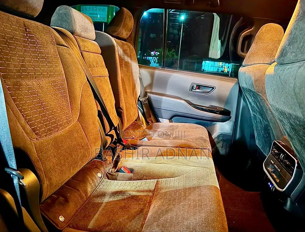 Toyota Land Cruiser LC300 2024 White